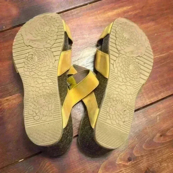 Dansko Susie Mango Yellow Leather Wedge Sandals Sz 40 (US 9.5 -10) - Picture 3 of 4